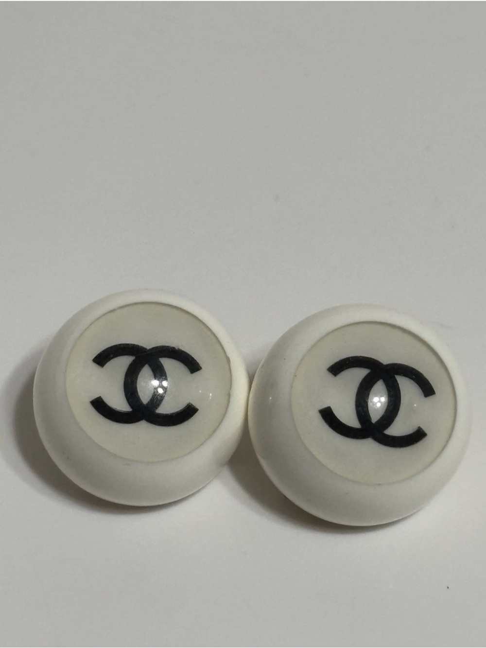 CHANEL vintage White Round CC Logo Button Earrings